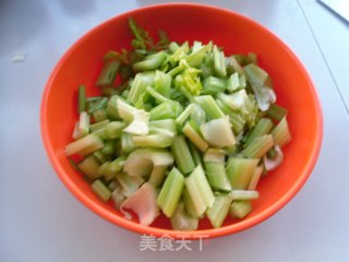 鱼丸烧芹菜的做法步骤：2