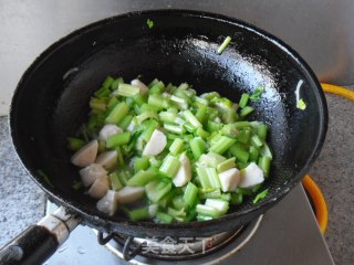 鱼丸烧芹菜的做法步骤：10