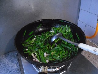 鱿鱼条炒韭菜的做法步骤：7