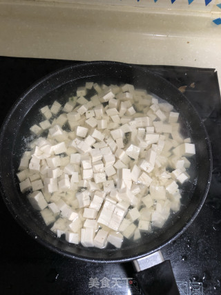 蟹黄豆腐的做法步骤：2
