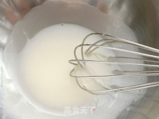 国庆版草莓奶油纸杯蛋糕的做法步骤：2