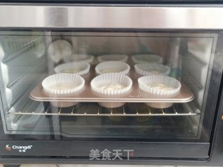 国庆版草莓奶油纸杯蛋糕的做法步骤：10