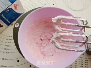 国庆版草莓奶油纸杯蛋糕的做法步骤：12
