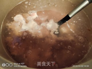 清淡的家常菜(萝卜排骨汤)的做法步骤：1