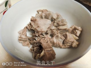 清淡的家常菜(萝卜排骨汤)的做法步骤：3