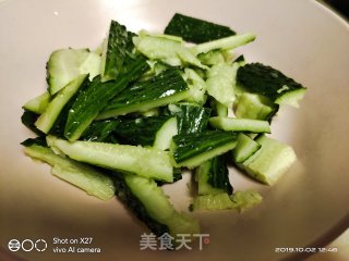 一道凉拌家常菜(凉拌黄瓜)的做法步骤：1