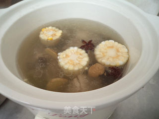 南瓜玉米排骨汤的做法步骤：5
