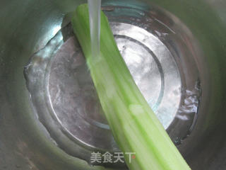 鱼豆腐炒夜开花的做法步骤：3