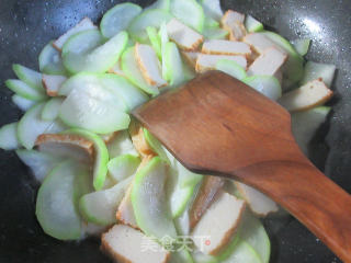 鱼豆腐炒夜开花的做法步骤：8