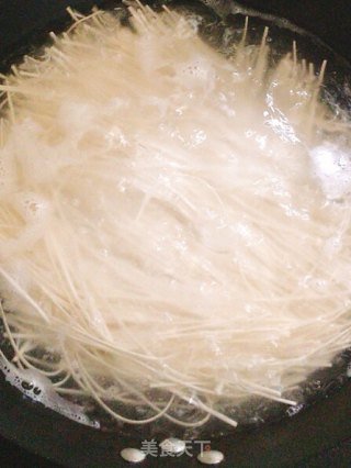 茄汁肉片汤面的做法步骤：6