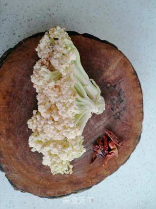 干煸腊肉菜花的做法步骤：3