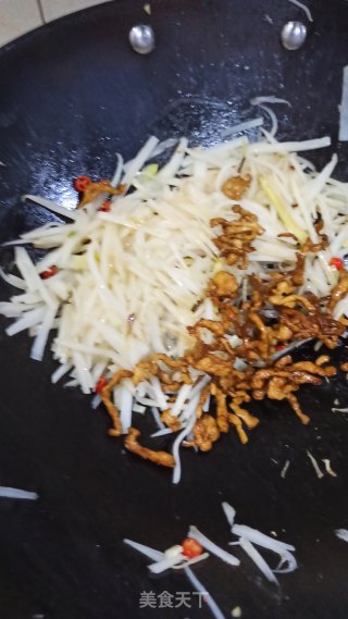 藕丝炒肉的做法步骤：8
