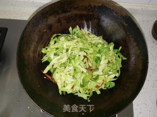 双椒炒卷心菜的做法步骤：5