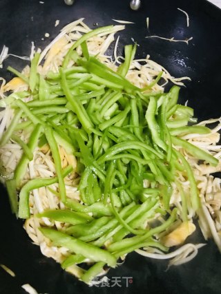 杏鲍菇炒青椒的做法步骤：5