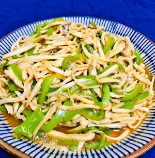 杏鲍菇炒青椒的做法步骤：8