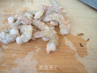 虾仁炒菠菜的做法步骤：1