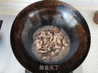 口蘑炒肉片的做法步骤：7