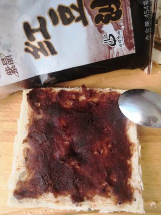 蛋香土司豆沙卷的做法步骤：3
