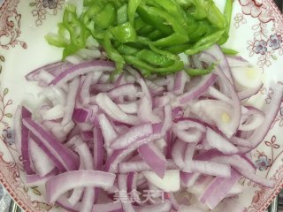 洋葱青椒炒牛肉丝的做法步骤：4