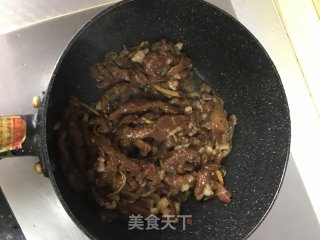 洋葱青椒炒牛肉丝的做法步骤：5