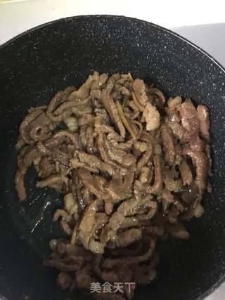 洋葱青椒炒牛肉丝的做法步骤：6