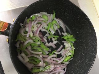 洋葱青椒炒牛肉丝的做法步骤：8