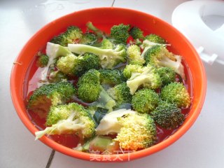 鲜味西兰花的做法步骤：2