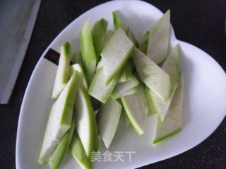 香肠丝瓜片的做法步骤：2