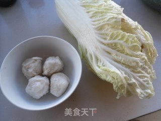 鱼丸烧白菜的做法步骤：1