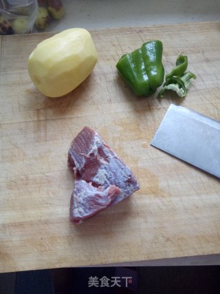 土豆炖牛肉的做法步骤：1