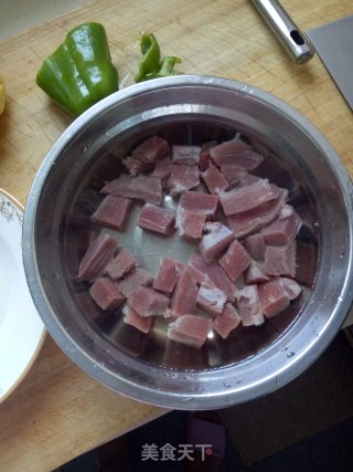土豆炖牛肉的做法步骤：2