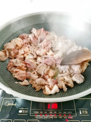 腐竹烧牛腩的做法步骤：4