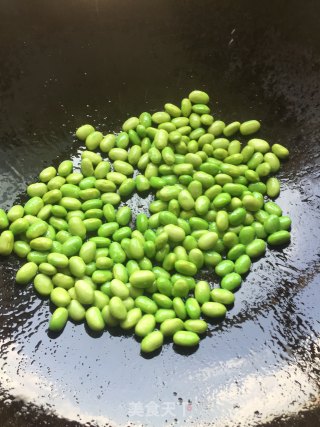 毛豆炒鸡蛋的做法步骤：3