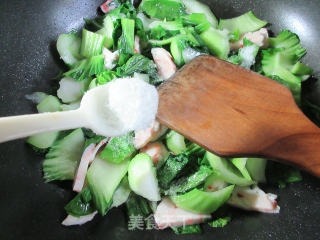 虾味球炒青菜的做法步骤：7
