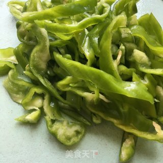 青椒炒豆干的做法步骤：2