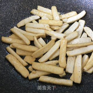 青椒炒豆干的做法步骤：4