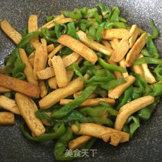 青椒炒豆干的做法步骤：7