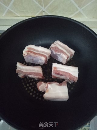 茶熏五花肉的做法步骤：2