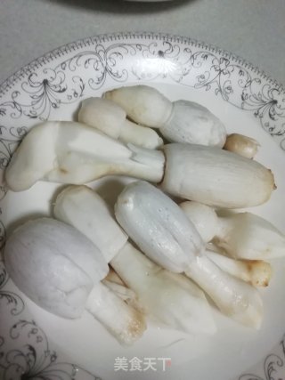 野生菌菇蛋汤的做法步骤：2