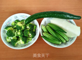 酸辣时蔬的做法步骤：1