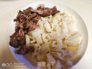 鸭肉炒莲藕的做法步骤：1