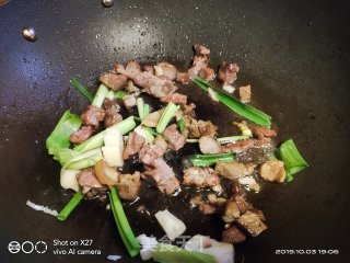 鸭肉炒莲藕的做法步骤：4