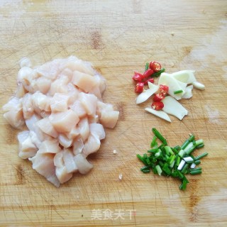 土豆番茄烧鸡胸肉的做法步骤：2