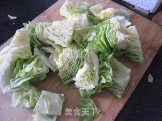 包心菜炒香肠的做法步骤：2