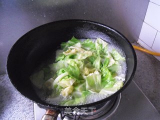 包心菜炒香肠的做法步骤：5