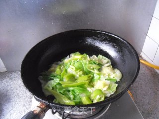 包心菜炒香肠的做法步骤：7