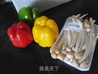 彩椒海鲜菇的做法步骤：1