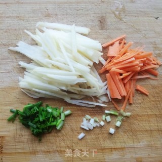 土豆丝煎饼的做法步骤：1
