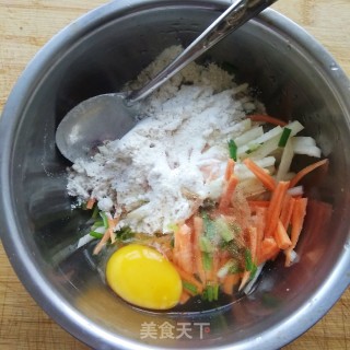 土豆丝煎饼的做法步骤：3