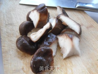 香菇烧木耳的做法步骤：3